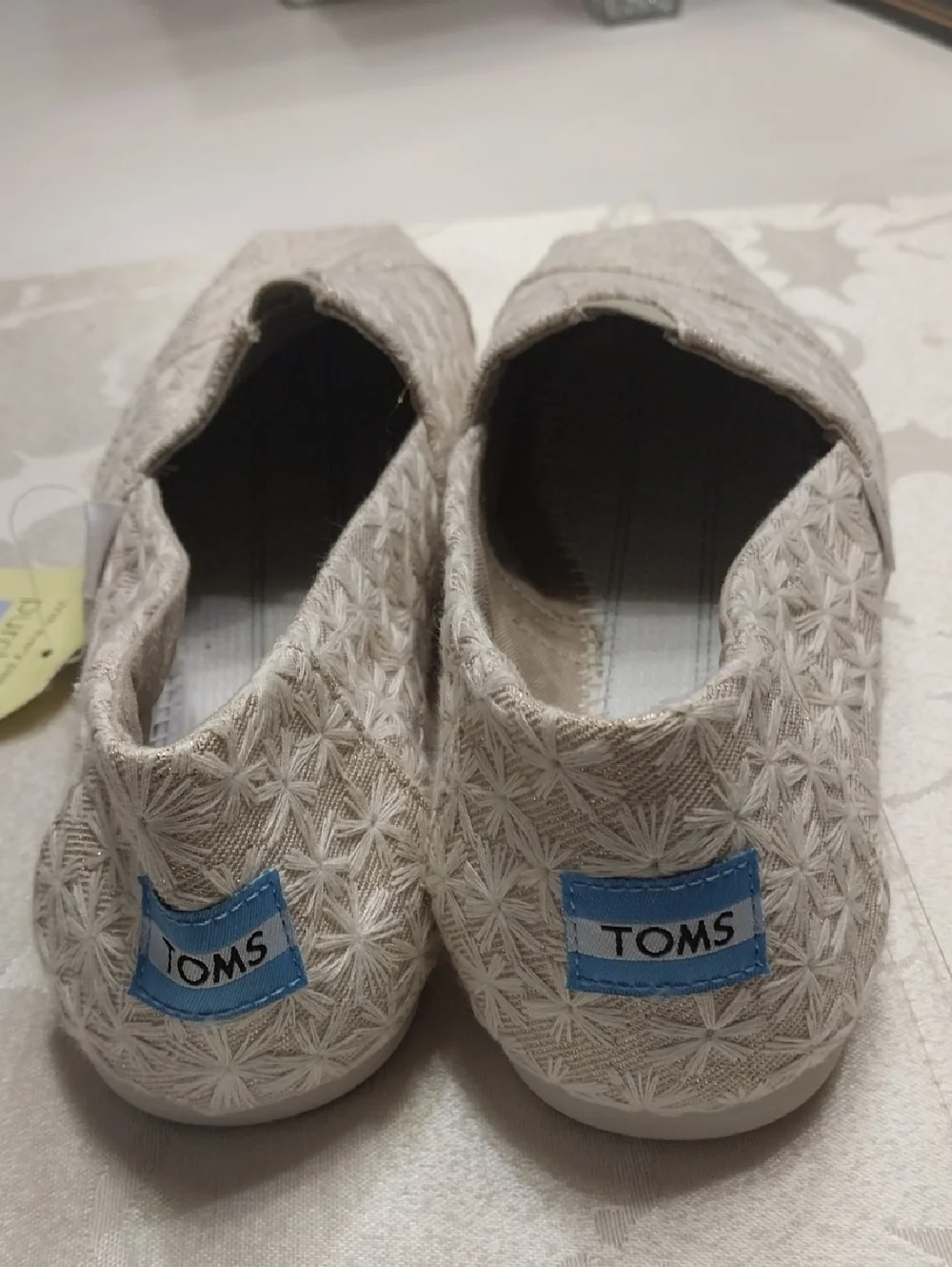 Tom's NWT Women's Natural Daisy Metallic Classic Slip-on Shoes Size 10 M Cream